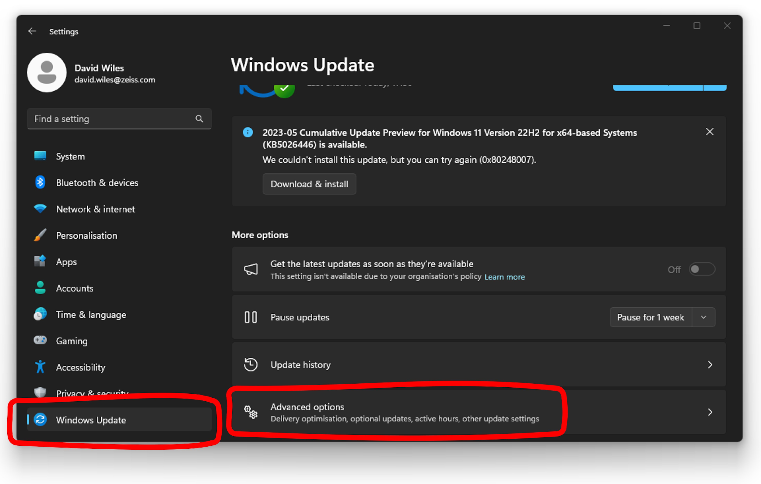 Windows Update settings window showing update notification and Windows Update and Advanced options highlighted
